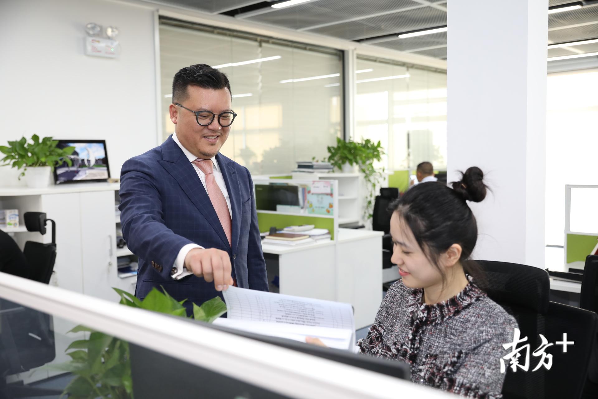 澳门和香港挂牌全篇挂牌资料|词语释义解释落实